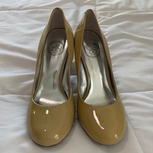 Jessica Simpson size 8.5 dove pumps